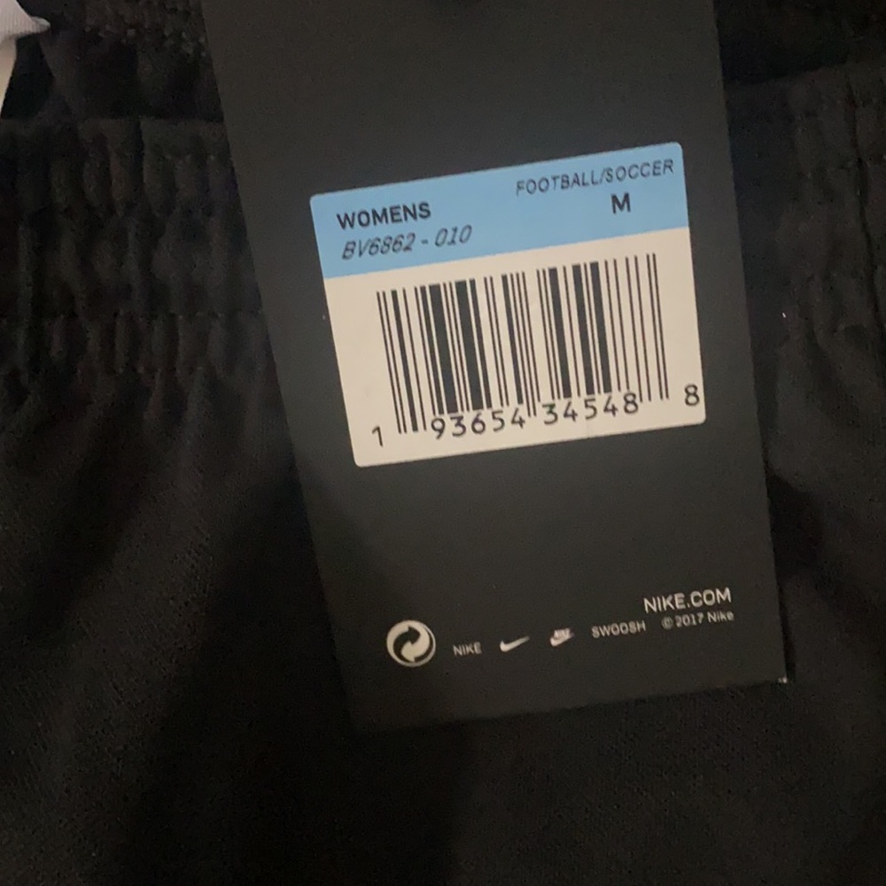 Women’s Nike black short - Picture 2 of 4